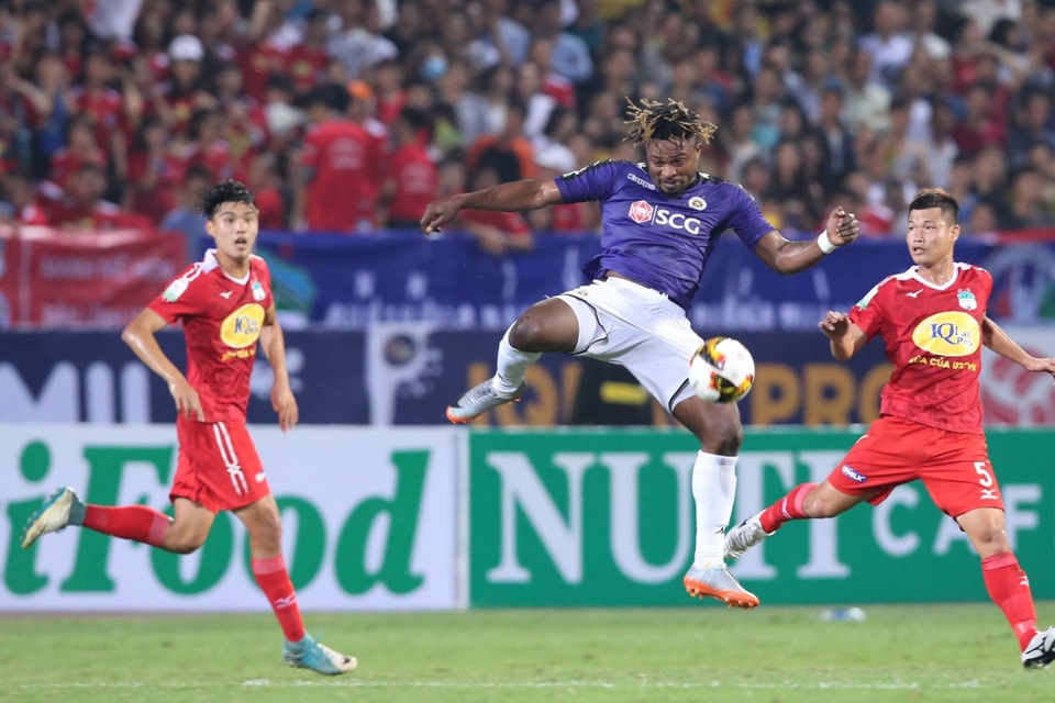 Quang Hải ghi bàn, Hà Nội đại thắng HA Gia Lai 5-0 - 4
Oseni tỏa sáng với cú đúp vào lưới HA Gia Lai - Ảnh: Gia Hưng