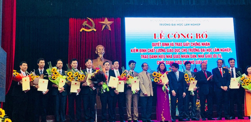 Trường đại học Lâm nghiệp Việt Nam đạt kiểm định chất lượng giáo dục - 4
Trường ĐH Lâm nghiệp Việt Nam năm nay có thêm 14 phó giáo sư được bổ nhiệm năm 2017