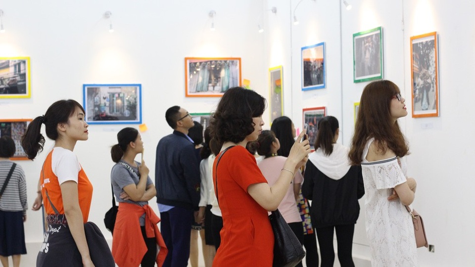 
Các tác phẩm thuộc dự án Humanoid được triển lãm tại 93 Đinh Tiên Hoàng (HN).
