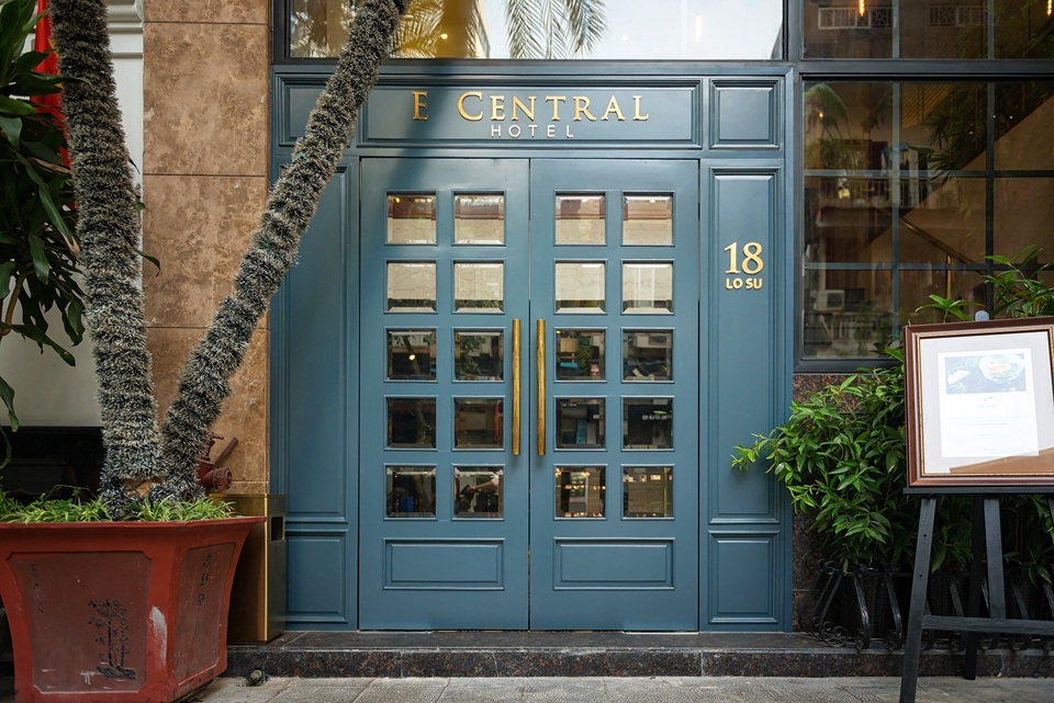 Trải nghiệm đáng nhớ tại chuỗi khách sạn boutique hàng đầu Hà Nội - 3
Khách sạn Hanoi E Central nép mình trên con phố Lò Sũ