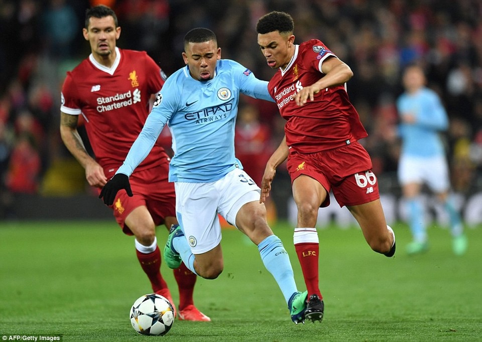 Nhìn lại chiến thắng hoành tráng của Liverpool trước Man City - 14
Jesus chìm nghỉm trong sự đeo bám của các hậu vệ Liverpool