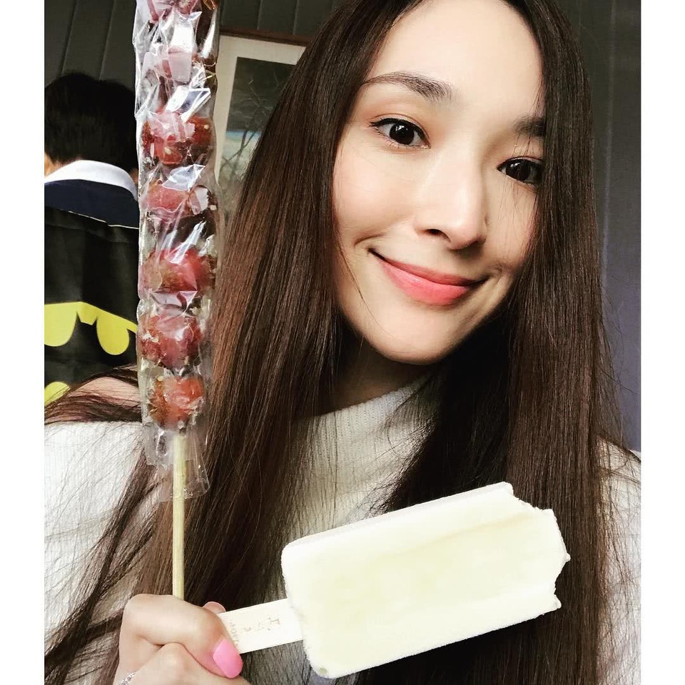 Ngô Bội Từ một mình đưa con đi du lịch giữa bão tin đồn chia tay bạn trai tỉ phú - 11