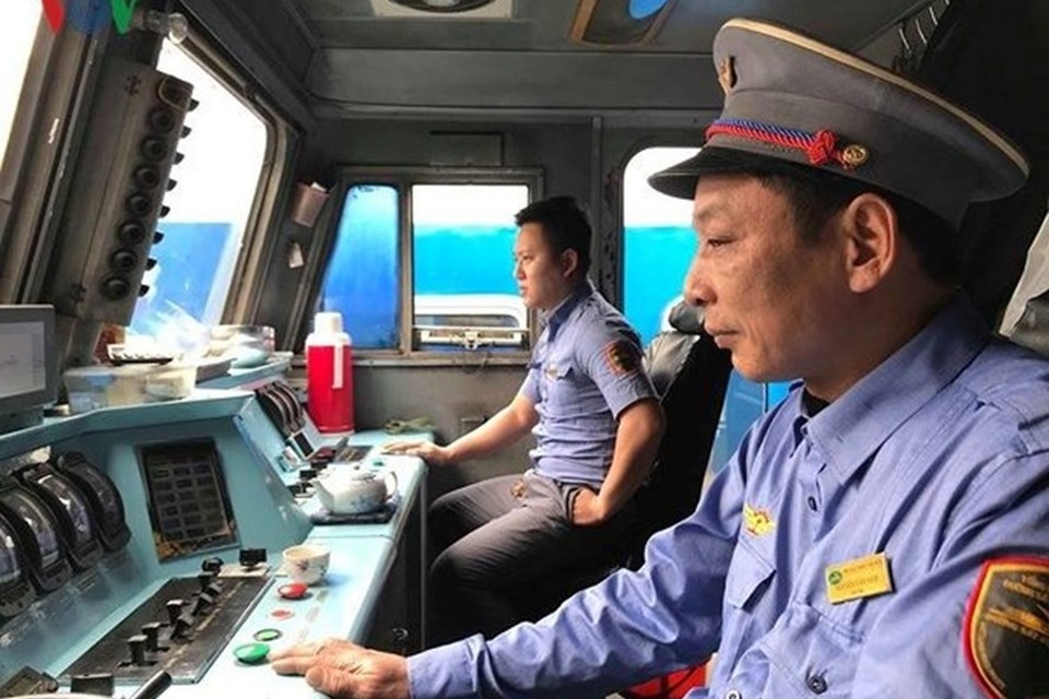 
Theo dự thảo thông tư mới, ngực lép, răng vẩu thì không được lái tàu
