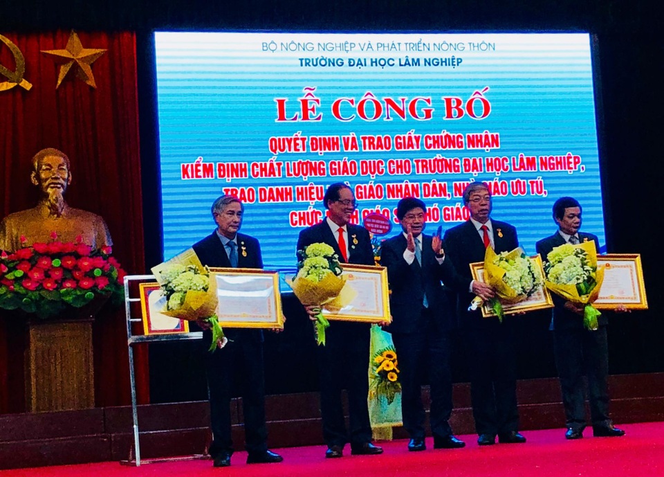 Trường đại học Lâm nghiệp Việt Nam đạt kiểm định chất lượng giáo dục - 3
Năm 2018, nhà trường đã có 2 nhà giáo đạt danh hiệu nhà giáo nhân dân, 2 nhà giáo ưu tú.