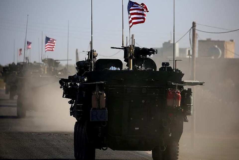 Ông Trump đẩy đồng minh ở Syria vào thế khó - 1
Xe thiết giáp Mỹ tuần tra vào tháng 3-2017 tại thị trấn Manbij, Syria. Ảnh: AFP