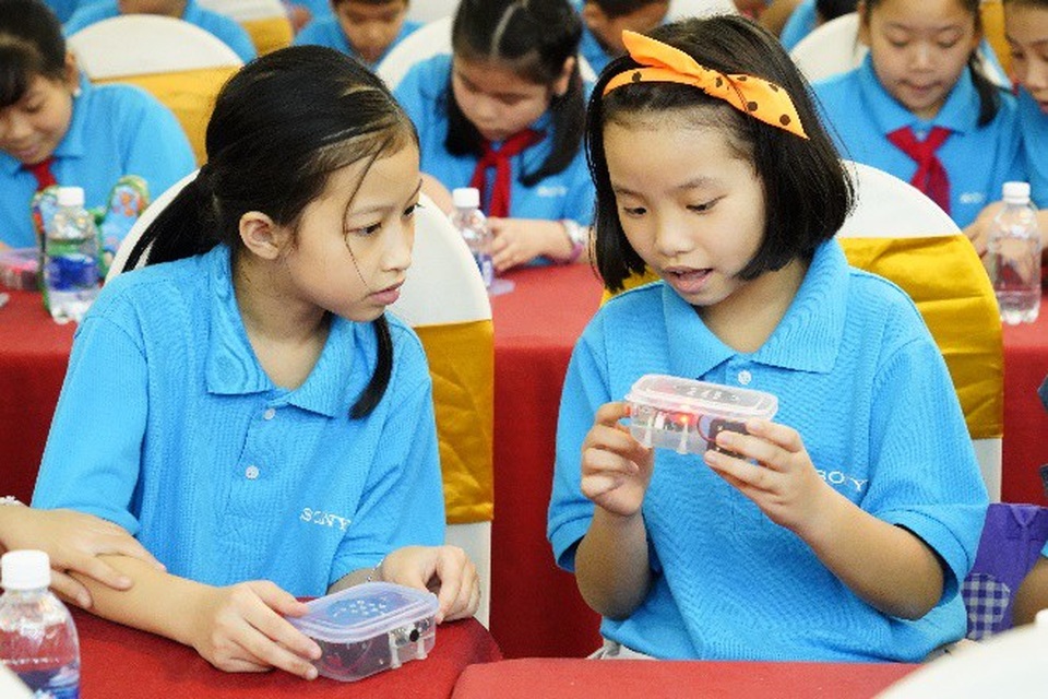 Khám phá khoa học rất cần thiết cho sự phát triển của trẻ - 1 Trẻ thường bị thu hút bởi các hoạt động, sự vật mới mẻ, khác lạ.