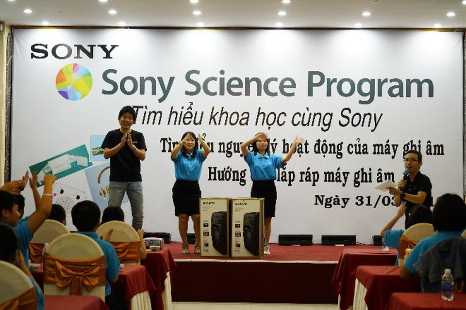 Khám phá khoa học rất cần thiết cho sự phát triển của trẻ - 2 Tham gia các hoạt động ngoại khóa tập thể giúp phát triển kỹ năng ở trẻ.