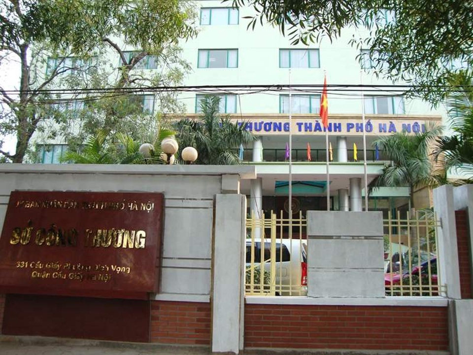 Gần 30 doanh nghiệp kêu cứu giữa thủ đô: Chủ đầu tư không thể phớt lờ đề nghị của các doanh nghiệp! - 5
Lãnh đạo Sở Công thương TP Hà Nội cho rằng kiến nghị giãn lộ trình di dời cũng như các chính sách bồi thường, hỗ trợ khi thực hiện di dời của các doanh nghiệp đang thuê đất và nhà xưởng tại CCN Phú Minh là chính đáng.