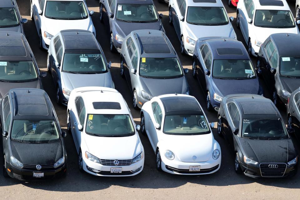 Choáng với bãi chứa xe động cơ diesel "lỗi" của Volkswagen - 3 Choáng với bãi chứa xe động cơ diesel "lỗi" của Volkswagen - 3
