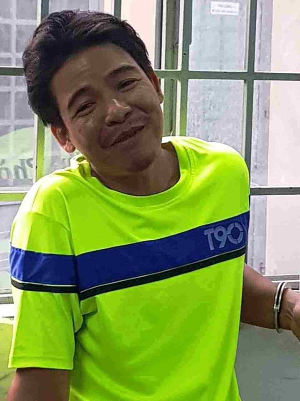 Bắt nhanh nghi can đâm chết vợ giữa trưa trong phòng trọ - 1
Nghi can Tạ Văn Đúng.