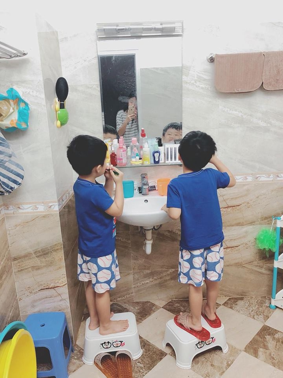 Chốn đi về khang trang của MC Hoàng Linh “Chúng tôi là chiến sĩ” - 17 Được biết, vì muốn có không gian vui chơi cho các con và tiện trong việc chăm con mà Hoàng Linh đã quyết định rao bán căn nhà để sau đó chuyển sang mua chung cư.