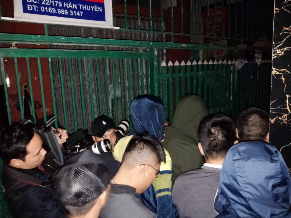 Công an khám nhà cựu Trung tướng Phan Văn Vĩnh - 1 Công an khám nhà cựu Trung tướng Phan Văn Vĩnh - 1