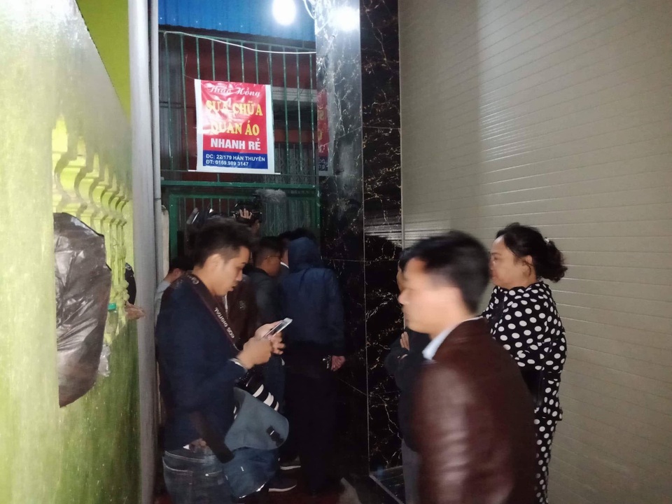 Công an khám nhà cựu Trung tướng Phan Văn Vĩnh - 4 Công an khám nhà cựu Trung tướng Phan Văn Vĩnh - 4