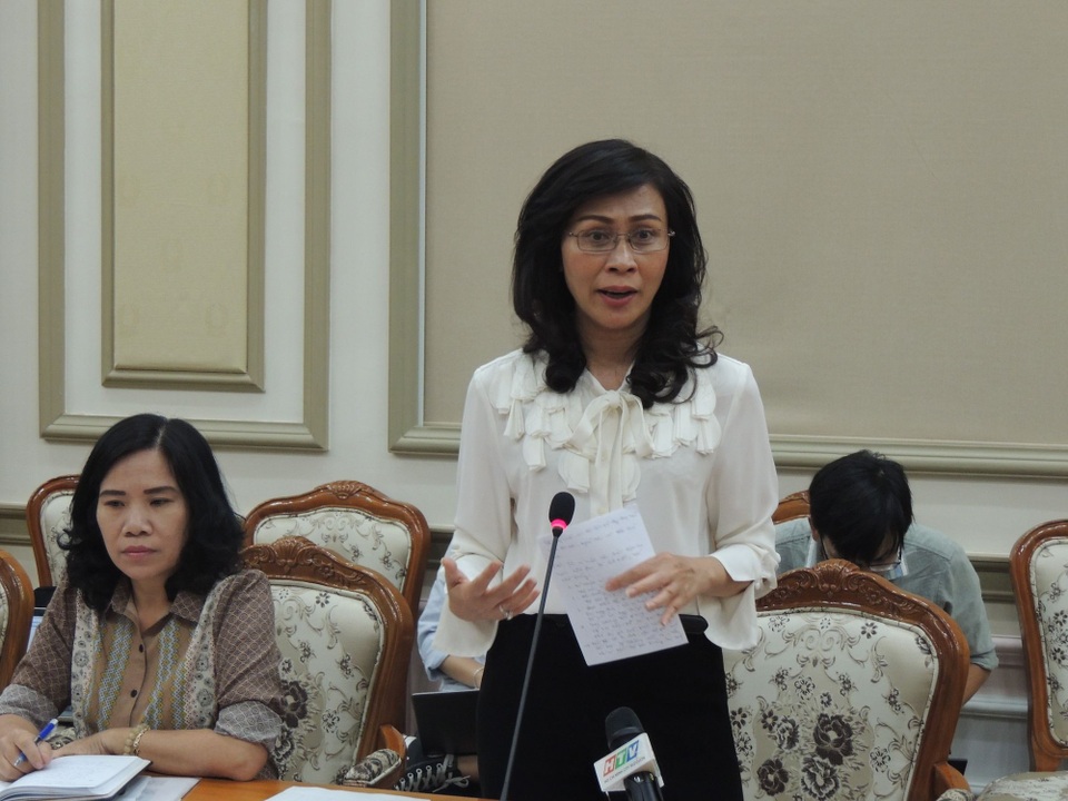 Cô giáo lên lớp không giảng bài: Lẽ ra phải đình chỉ ngay việc lên lớp của cô giáo! - 1 Bà Nguyễn Thị Thu, Phó Chủ tịch UBND TPHCM đánh giá sự việc cô giáo im lặng suốt 3 tháng xảy ra ở địa bàn là rất nghiêm trọng.