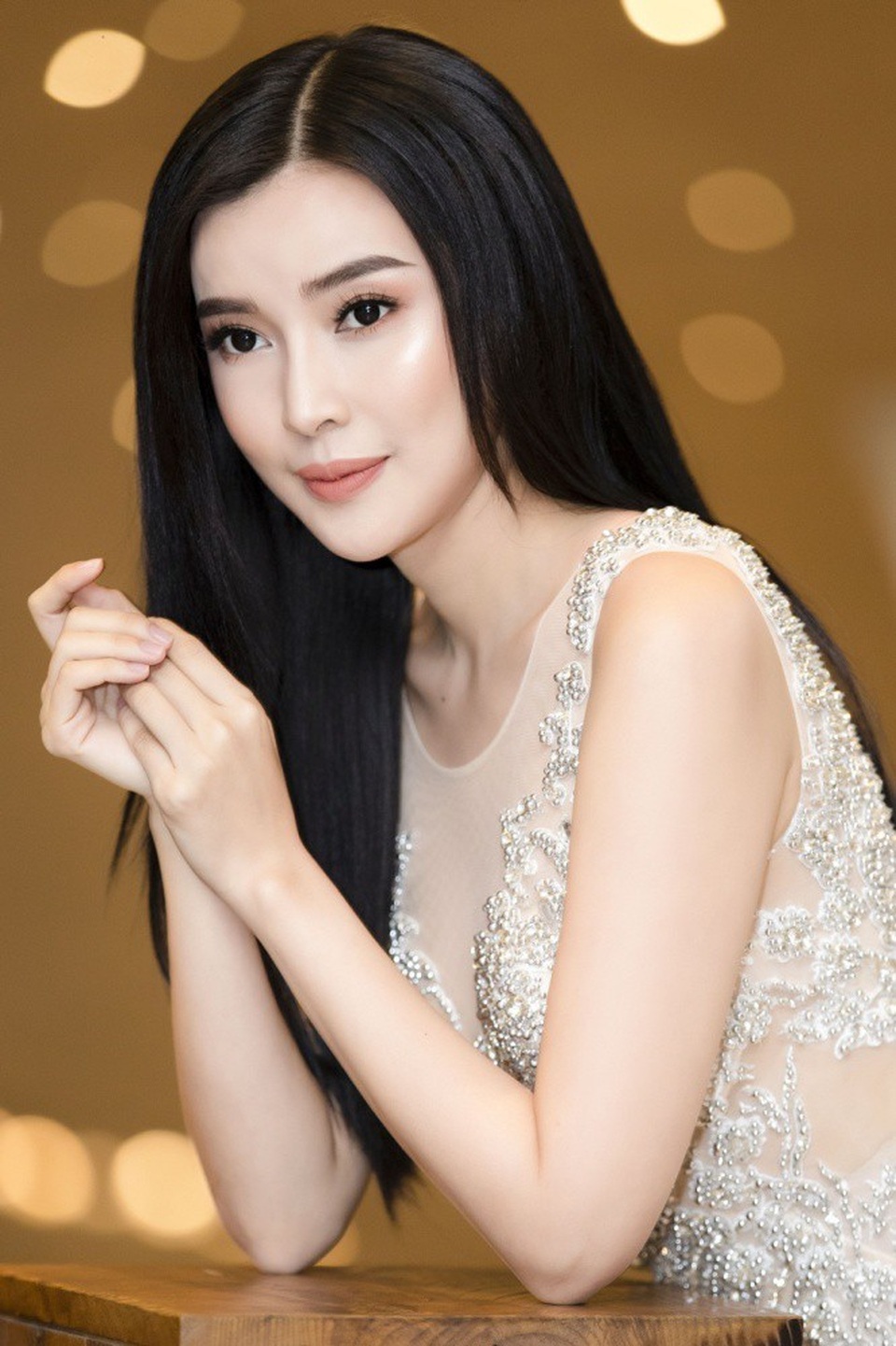 Thành “hiện tượng” sau bản cover của Hoa Vinh, Châu Khải Phong “phản pháo” “không ăn may” - 10 Rạng rỡ sau một thời gian trải qua khá nhiều biến cố, Cao Thái Hà cho biết: Gần đây Hà may mắn được anh chị đồng nghiệp khen thần sắc tươi tắn hơn, Hà khá mừng vì lên hình sẽ dễ nhìn và rạng rỡ. Hà từng ám ảnh đôi chút vì cân nặng, thần thái song giờ nhờ gym, cơ thể săn chắc và nhiều năng lượng. Hà sẽ gắng giảm thêm 2kg để có vẻ ngoài hoàn hảo nhất.
