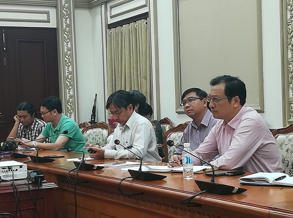 Cô giáo lên lớp không giảng bài: Lẽ ra phải đình chỉ ngay việc lên lớp của cô giáo! - 2 Đại diện Sở GD-ĐT TPHCM và Trường THPT Long Thới trong buổi làm việc
