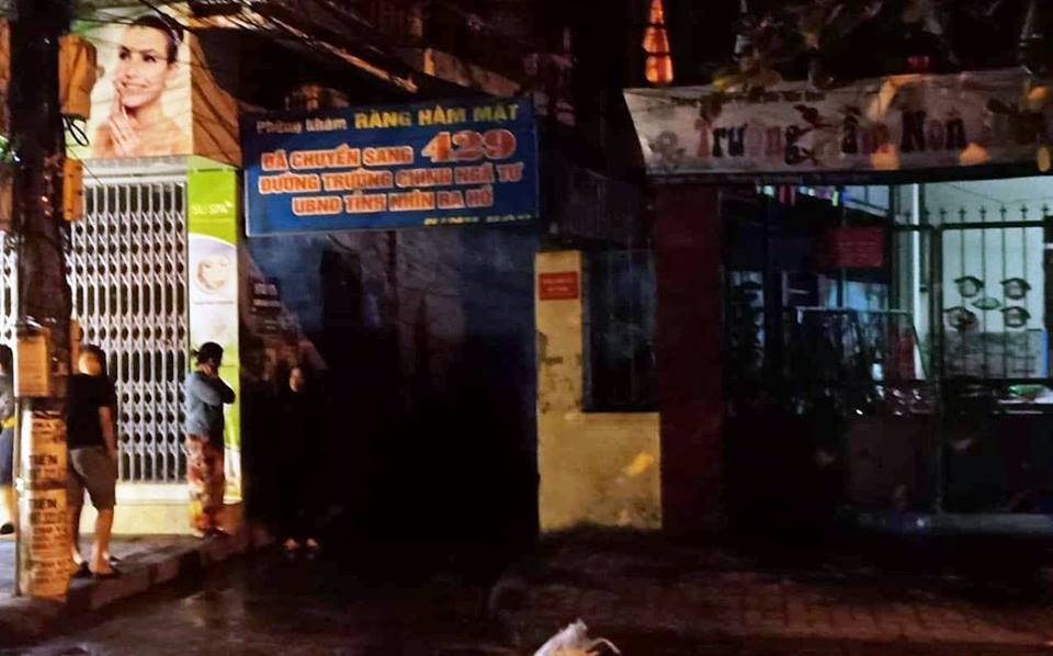 Công an khám nhà cựu Trung tướng Phan Văn Vĩnh - 5
Lối vào nhà ông Vĩnh trên đường Hàn Thuyên