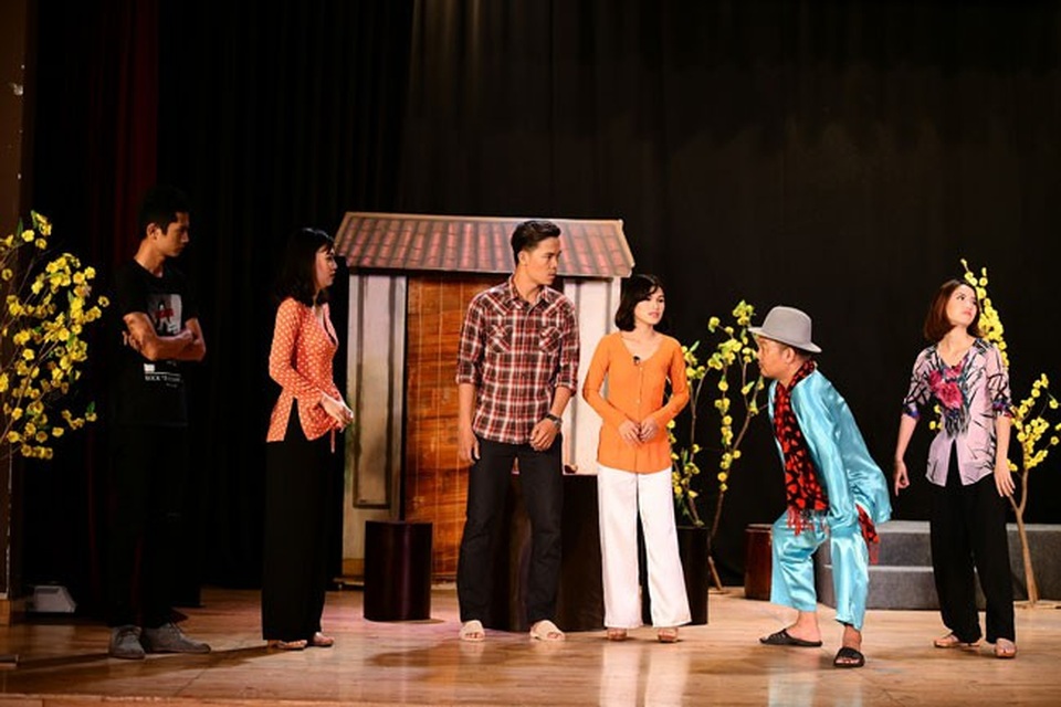 Nhiều nghệ sĩ gạo cội tham gia Liên hoan sân khấu kịch nói toàn quốc 2018 - 3 Cảnh trong vở Đám cưới chùm.