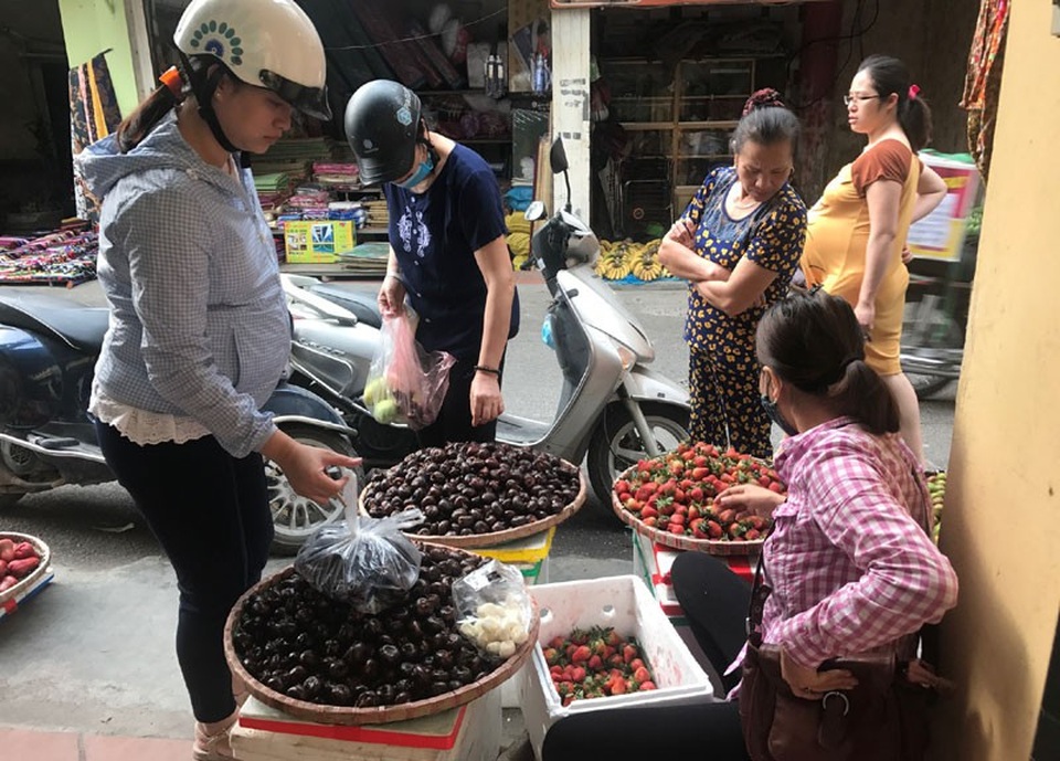 Mã thầy giải nhiệt: Hàng Trung Quốc đội lốt đặc sản Việt, lừa dân lãi 1 gấp 3 - 3 Nhiều người tiêu dùng mua mã thầy Trung Quốc với giá 40.000-50.000 đồng/kg