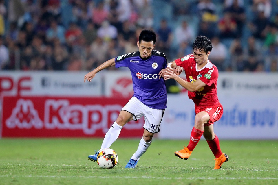 HLV Park Hang Seo đón nhận nhiều tín hiệu vui từ V-League - 1 Các tiền đạo Văn Quyết và Văn Toàn đều đang khẳng định giá trị tại giải quốc nội (ảnh: Gia Hưng)