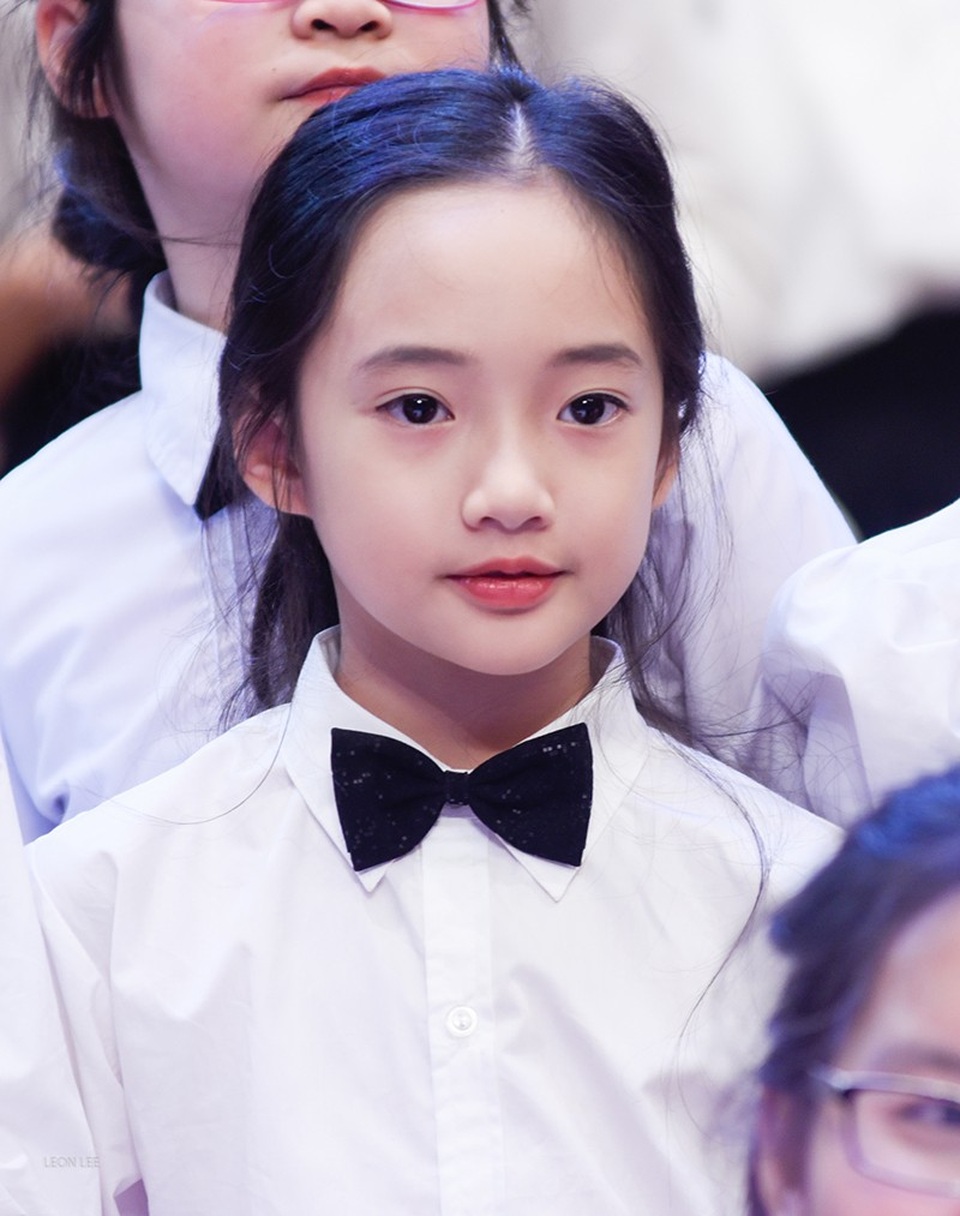 Thần thái xuất sắc, em gái Hà Nội được ví như "thiên thần violin" - 7 Thần thái xuất sắc, em gái Hà Nội được ví như "thiên thần violin" - 7
