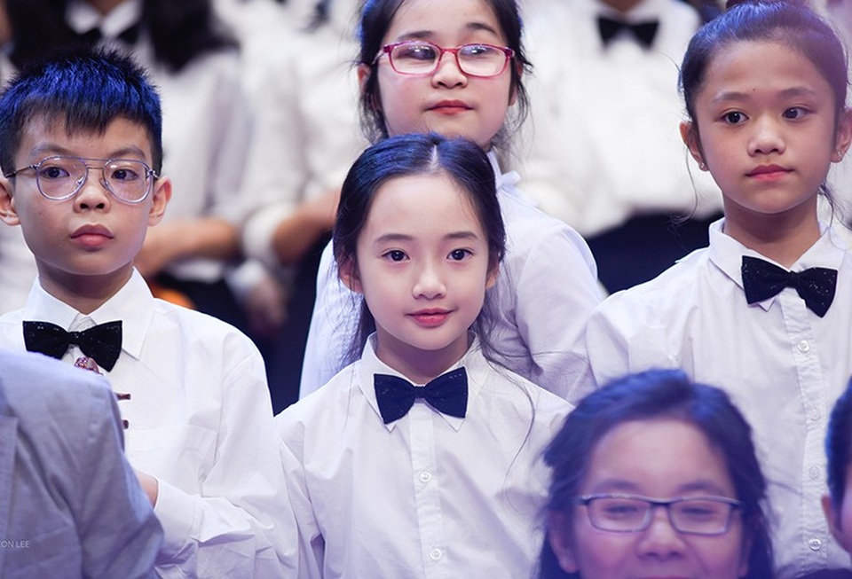 Thần thái xuất sắc, em gái Hà Nội được ví như "thiên thần violin" - 6 Thần thái xuất sắc, em gái Hà Nội được ví như "thiên thần violin" - 6