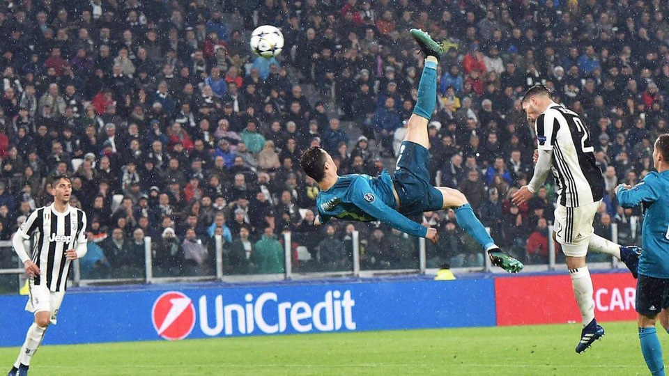 Choáng với chỉ số thân hình của C.Ronaldo ở tuổi 33 - 1 C.Ronaldo vẫn sở hữu thân hình hoàn hảo dù bước sang tuổi 33