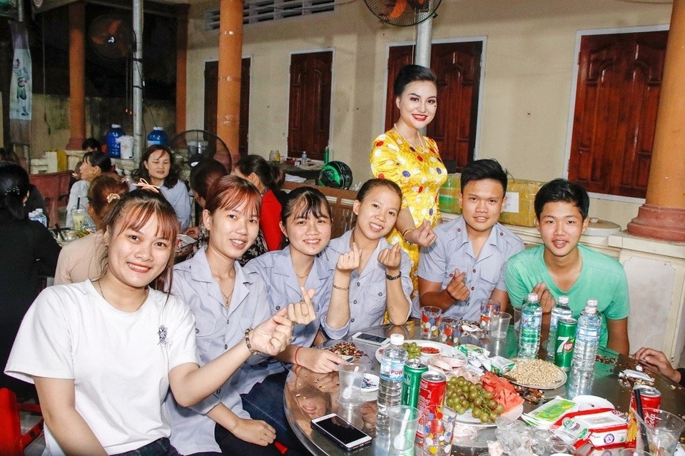 Nữ Hoàng Trần Huyền Nhung giao lưu thơ, nhạc ở chùa Vân Sơn - 6 Nữ Hoàng Trần Huyền Nhung giao lưu thơ, nhạc ở chùa Vân Sơn - 6