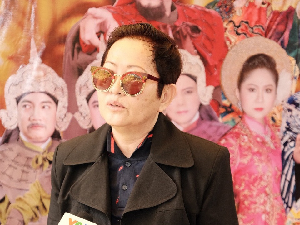 NSƯT Hoa Hạ dựng lại vai diễn cuối cùng của cố NSƯT Thanh Nga - 3 Đạo diễn Hoa Hạ cho biết, dù bán hết vé cũng chỉ thu lại số tiền 600 triệu đồng nhưng chị vẫn quyết tâm thực hiện.
