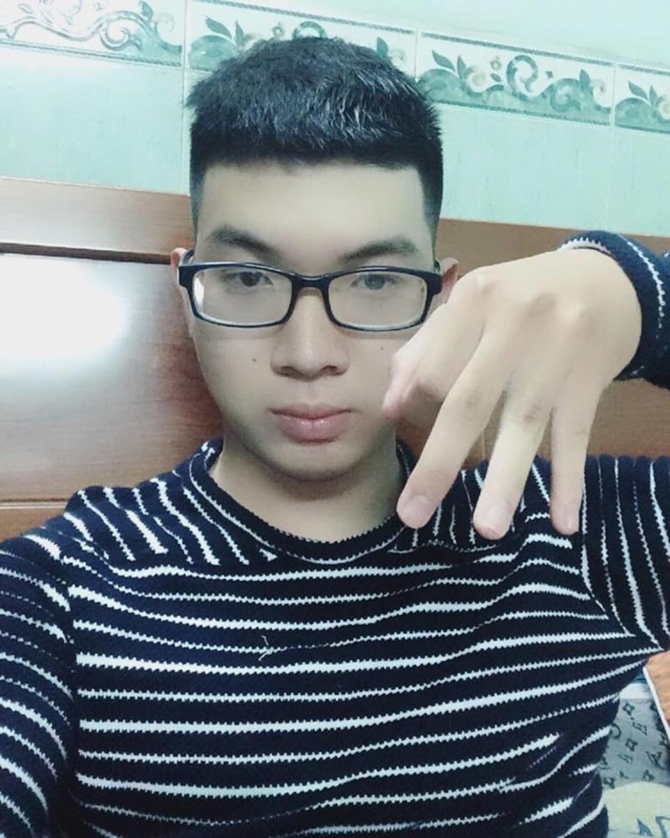 Trào lưu mới của giới trẻ: Chào kiểu “zero9” - 4 Huỳnh Nhật Minh tỏ vẻ mặt “nguy hiểm” với trào lưu giới trẻ mới.