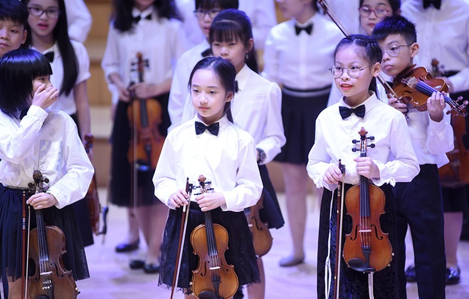 Thần thái xuất sắc, em gái Hà Nội được ví như "thiên thần violin" - 5 Bé Bảo Anh có vẻ đẹp sắc nét, vẻ cuốn hút của thiếu nữ dù còn nhỏ tuổi