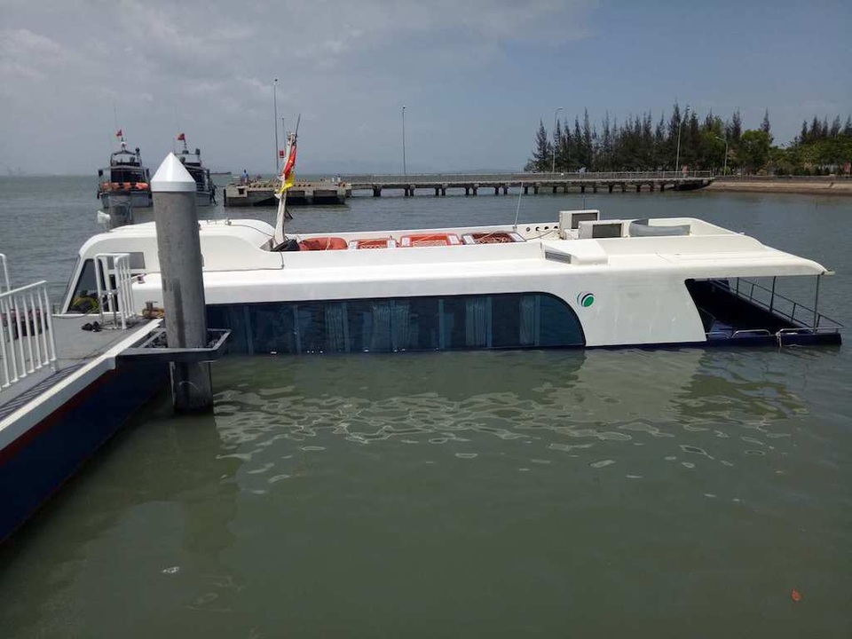Trục vớt tàu cao tốc chở 42 người bị chìm trên biển Cần Giờ - 1 Trục vớt tàu cao tốc chở 42 người bị chìm trên biển Cần Giờ - 1