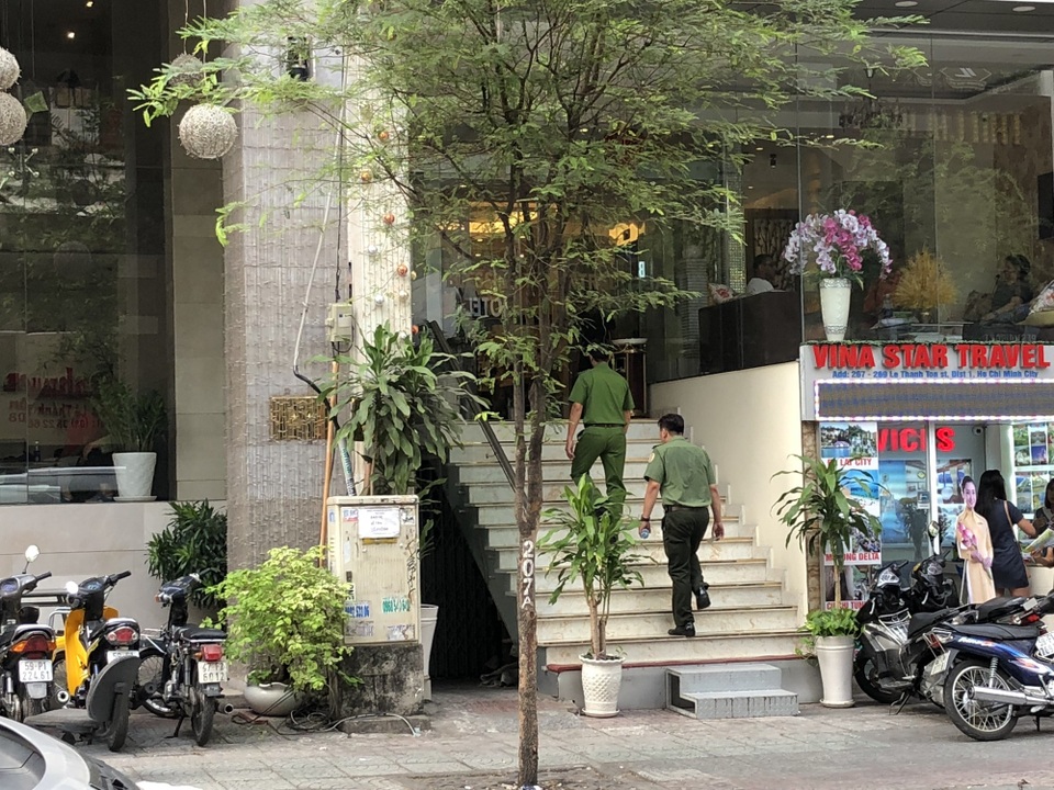 Du khách nước ngoài nằm chết trên vỉa hè, giữa 2 khách sạn lớn - 3 Du khách nước ngoài nằm chết trên vỉa hè, giữa 2 khách sạn lớn - 3