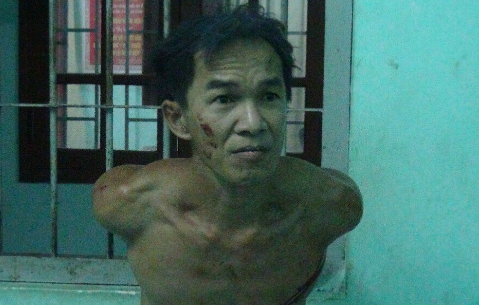 Vết máu ở hiện trường tố nghi phạm chém lìa đầu người hàng xóm - 1 Đối tượng Nguyễn Thanh Tâm tại cơ quan điều tra