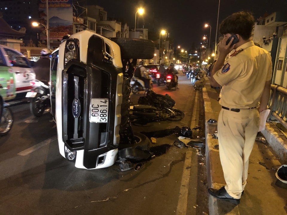 Hiện trường vụ tai nạn giao thông trên cầu Kênh Tẻ