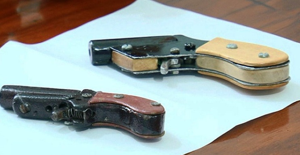 2 khẩu Súng đối tượng tự chế có tính năng, tác dụng tương tự vũ khí quân dụng.