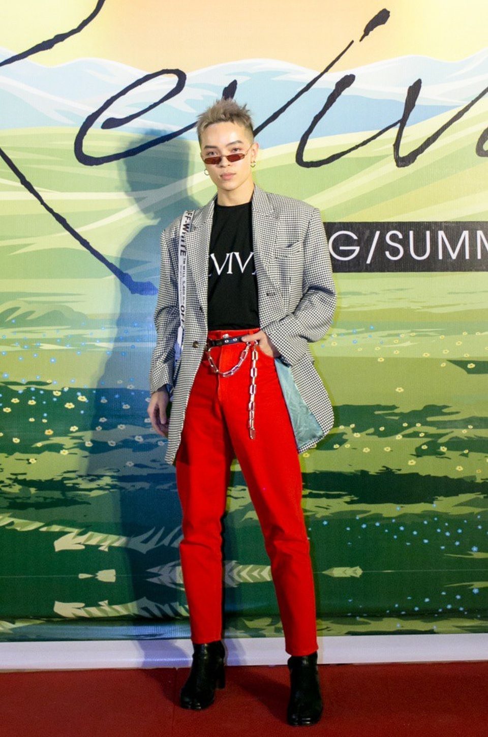 Kelbin Lei - Fashion Icon trẻ hàng đầu Việt Nam là một trong hai đại diện Việt Nam duy nhất được mời sang Paris để tham dự show diễn ra mắt BST Xuân/Hè 2018 thuộc khuôn khổ Paris Fashion Week.