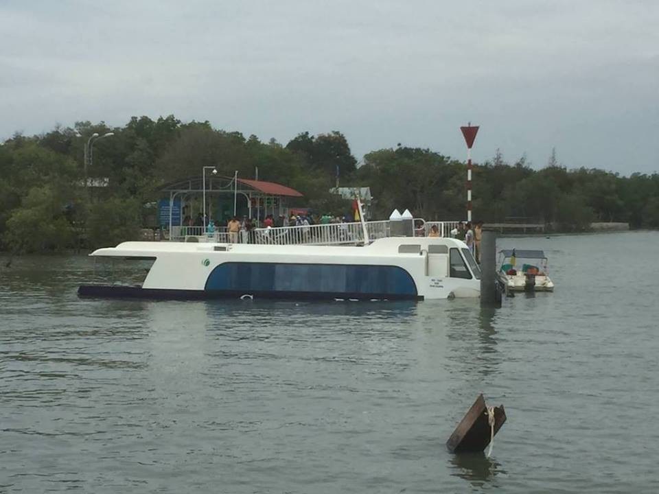 TPHCM: Tàu cao tốc chở 42 người gặp nạn tại Cần Giờ - 3 TPHCM: Tàu cao tốc chở 42 người gặp nạn tại Cần Giờ - 3