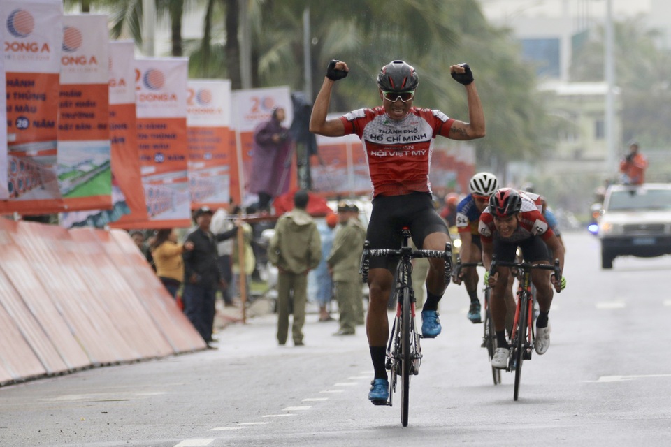 Sự cố nhầm đường tại giải xe đạp xuyên Việt 2018 - 1 Mai Nguyễn Hưng (Anh Văn Hội Việt Mỹ TPHCM) về nhất chặng 10