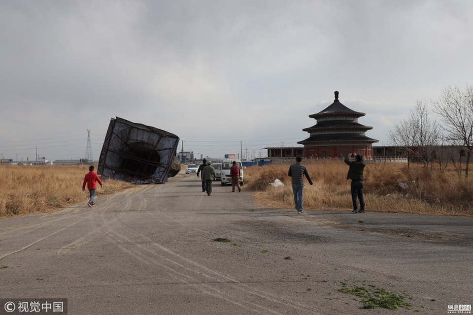 Tượng nằm trong khuôn viên một khu du lịch nổi tiếng ở tỉnh Sơn Đông, Trung Quốc
