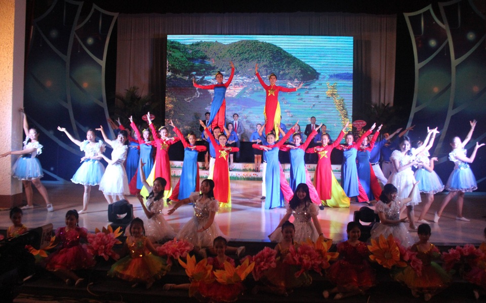 Nhiều hoạt động ý nghĩa của đoàn viên tại “Liên hoan phụ trách tài năng” - 2 Nhiều tiết mục văn nghệ chào mừng vô cùng đặc sắc