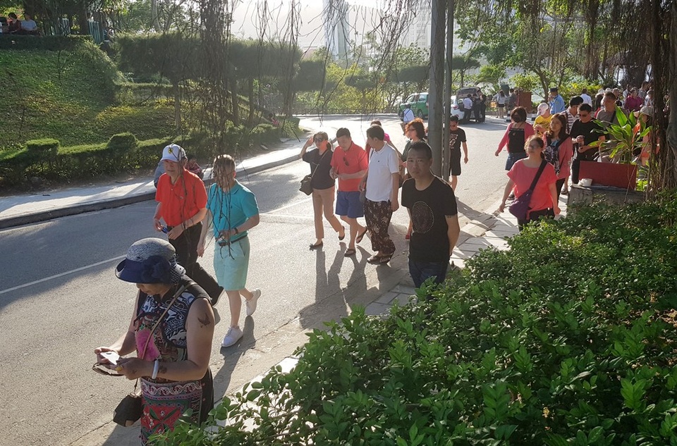 Du khách Trung Quốc nhộn nhịp ở danh thắng Hòn Chồng Nha Trang - 5 Du khách Trung Quốc nhộn nhịp ở danh thắng Hòn Chồng Nha Trang - 5