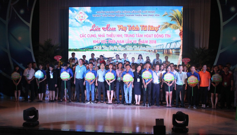 Nhiều hoạt động ý nghĩa của đoàn viên tại “Liên hoan phụ trách tài năng” - 1 Đêm Liên hoan “Phụ trách tài năng” có sự tham gia của 49 đơn vị phía Nam và một số đơn vị khu vực phía Bắc.