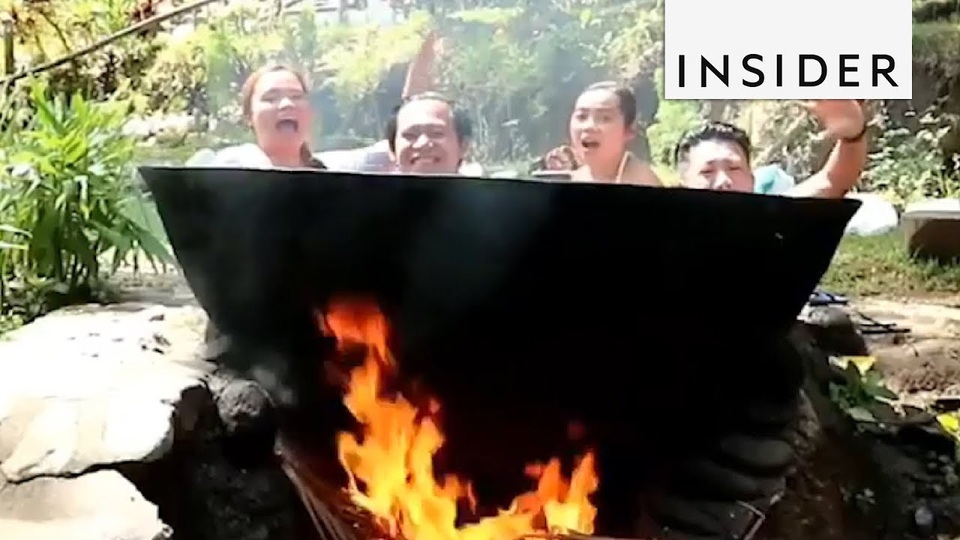 Khó tin: Tắm trong vạc dầu... sôi sùng sục - 6 Khó tin: Tắm trong vạc dầu... sôi sùng sục - 6
