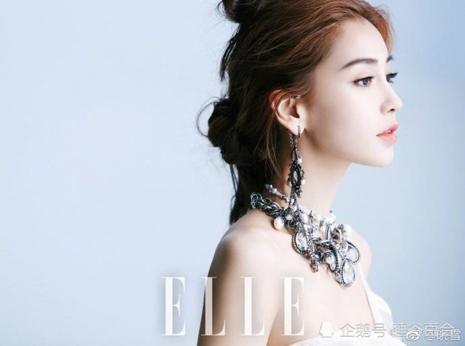 Angelababy thăng hoa về nhan sắc sau khi làm mẹ - 5
Angelababy tâm sự, sự xuất hiện của cậu con trai nhỏ khiến cuộc sống của cô thay đổi. Cô giờ đây vừa là một ngôi sao giải trí bận rộn, vừa là một bà chu toàn với con.
