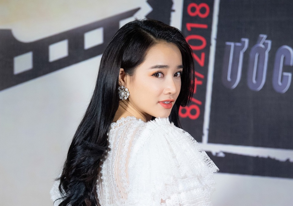 Sau những "ồn ào" của bạn trai, Nhã Phương vẫn xuất hiện xinh đẹp, rạng rỡ - 2 Sau những "ồn ào" của bạn trai, Nhã Phương vẫn xuất hiện xinh đẹp, rạng rỡ - 2