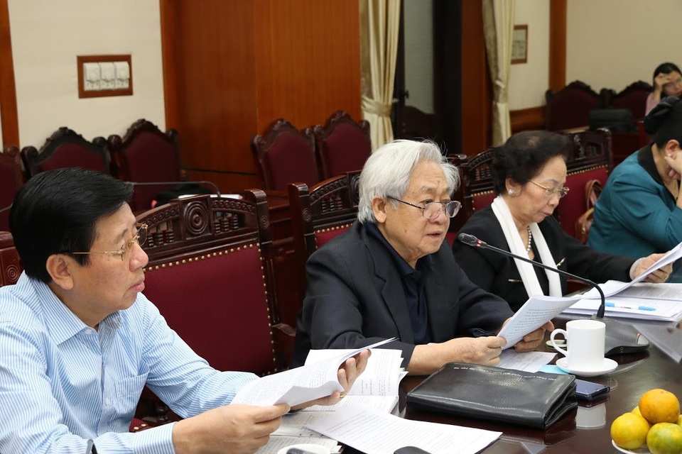 Ban Tuyên giáo Trung ương quán triệt nâng cao hiệu quả công tác khuyến học trong bối cảnh mới - 2
Đồng chí Phạm Tất Dong (Phó Chủ tịch kiêm Tổng thư ký Hội Khuyến học Việt Nam) trình bày sự phát triển của phong trào khuyến học trong giai đoạn triển khai Chỉ thị 11-CT/TW hơn 10 năm qua.