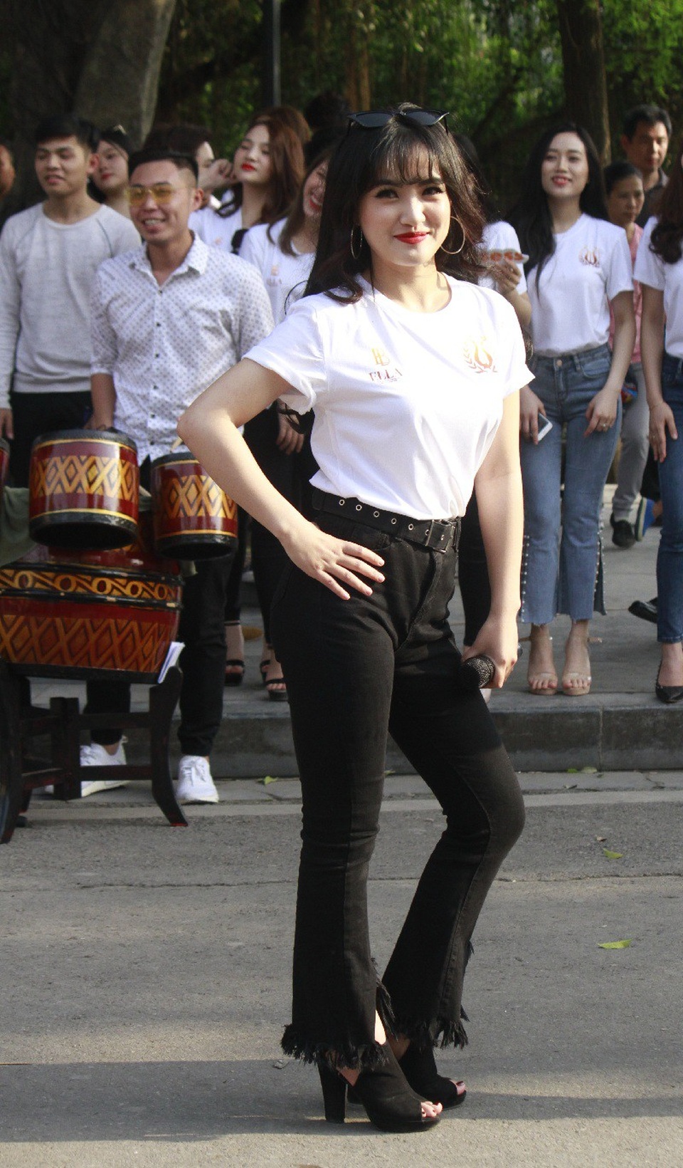 Các thí sinh tự tin thể hiện tài năng và tỏa sáng trên phố đi bộ