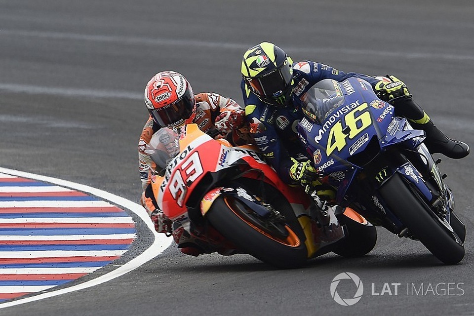 Những va chạm nguy hiểm của Marquez đã làm lu mờ chiến thắng của Crutchlow - 9 Những va chạm nguy hiểm của Marquez đã làm lu mờ chiến thắng của Crutchlow - 9
