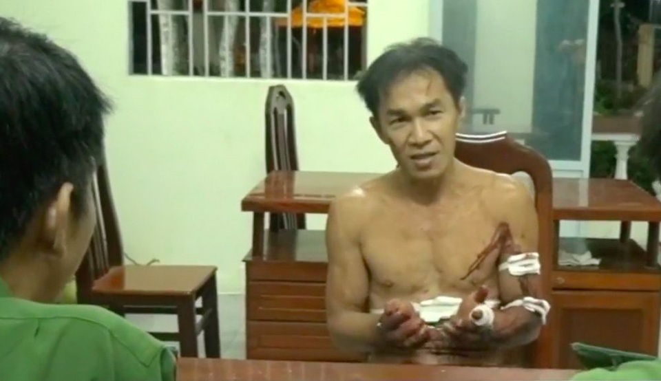Lời khai rợn người của nghi phạm chém lìa đầu người ở Đồng Tháp - 1 Nghi phạm Tâm tại cơ quan công an. Ảnh: THĐT